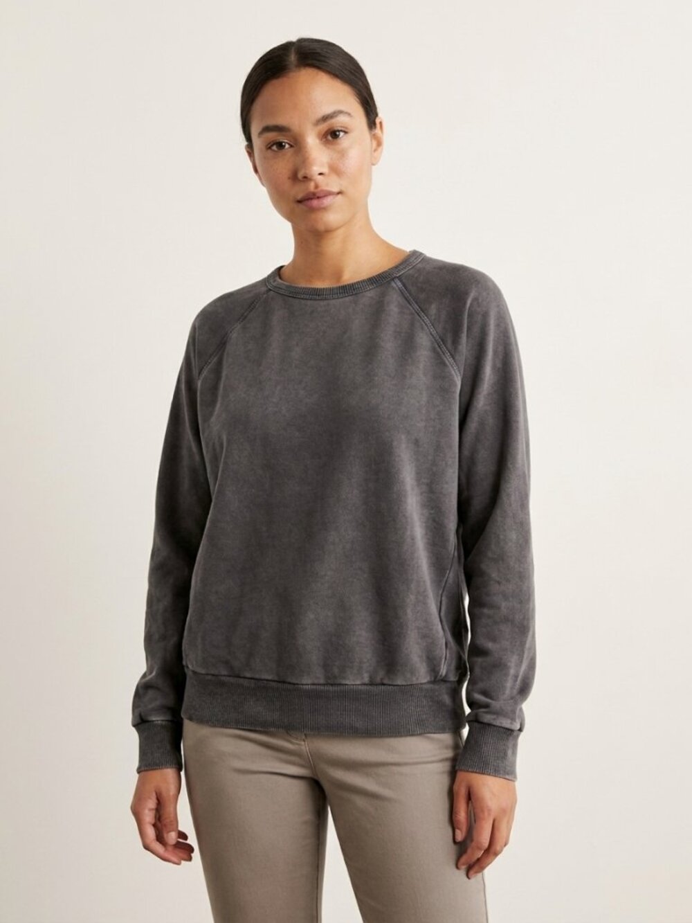 Universal Thread Vintage-Washed Charcoal Raglan Sweatshirt with Ribbed Trim L - Picture 2 of 3